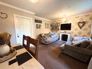 Sitting Room (2)- click for photo gallery